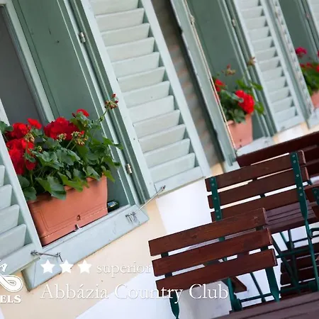 מלון Abbazia Country Club 3*
